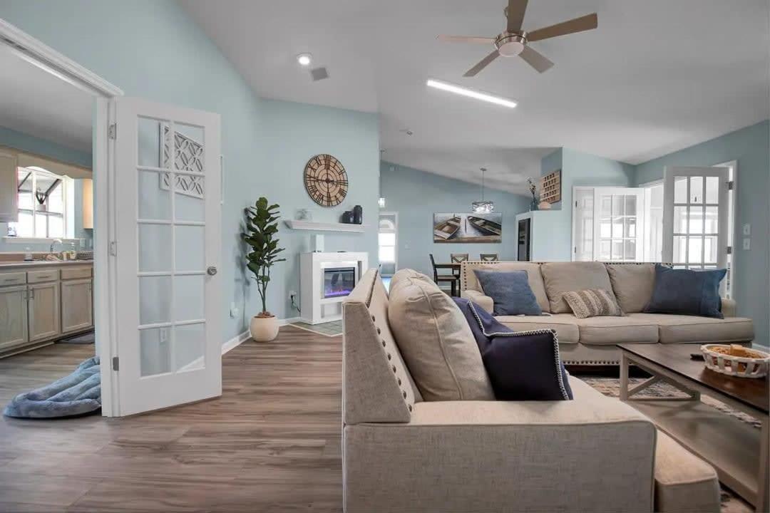 Surf City Serene Waterfront Vacation Home מראה חיצוני תמונה