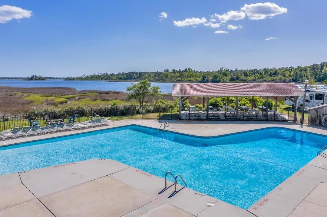 Surf City Serene Waterfront Vacation Home מראה חיצוני תמונה