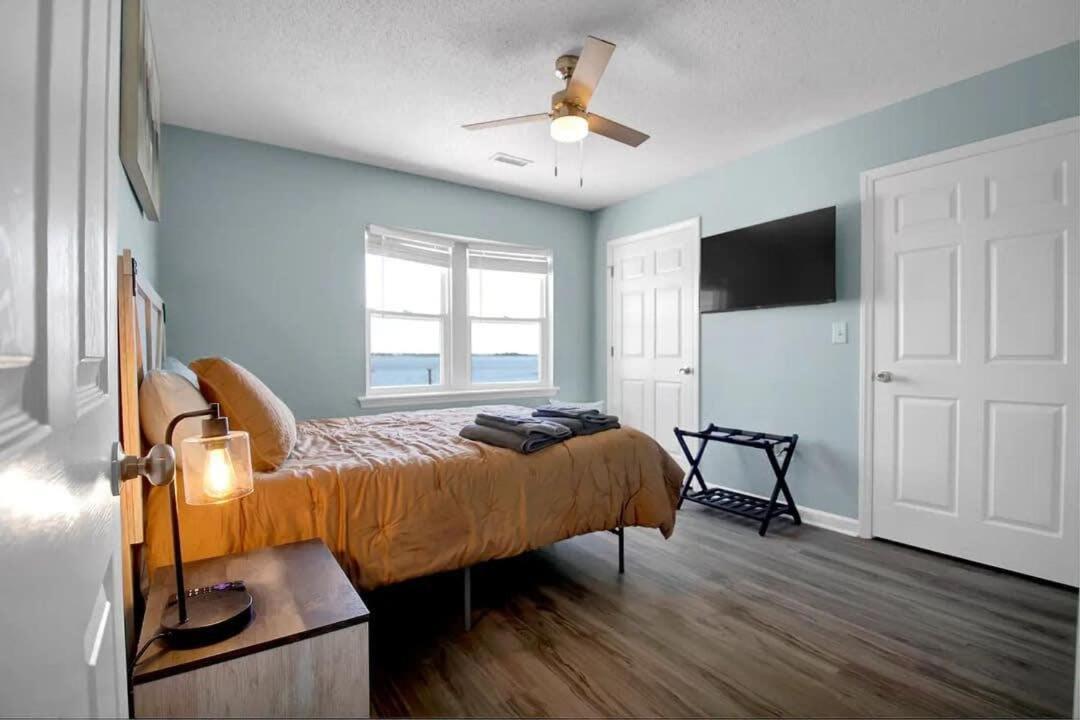 Surf City Serene Waterfront Vacation Home מראה חיצוני תמונה