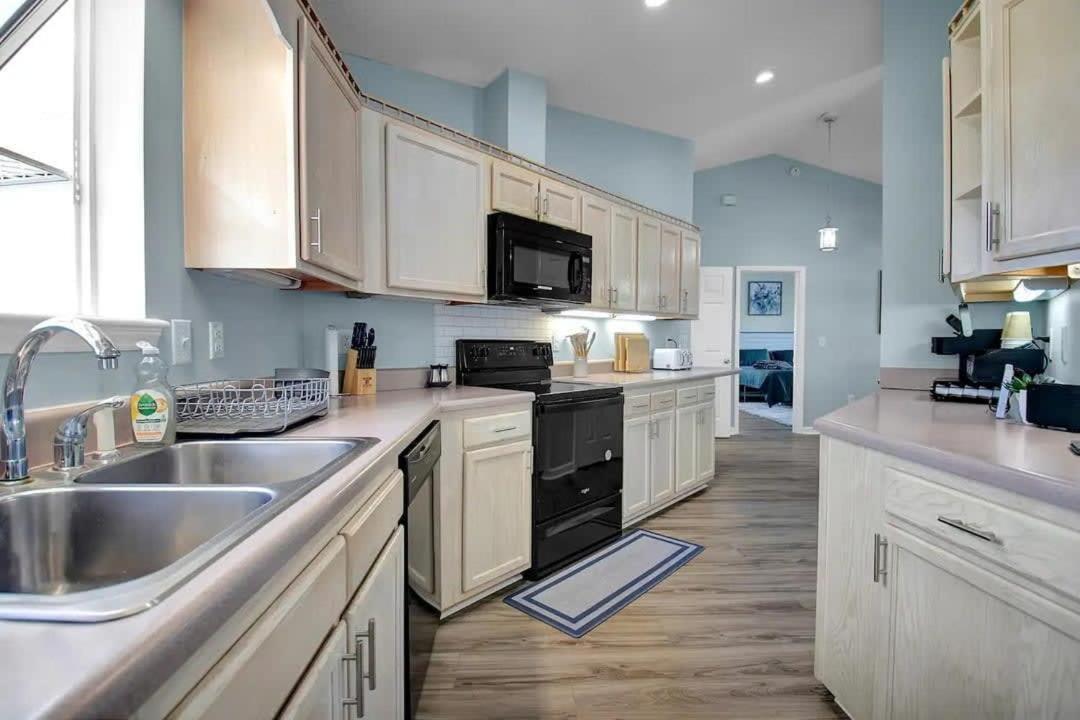 Surf City Serene Waterfront Vacation Home מראה חיצוני תמונה